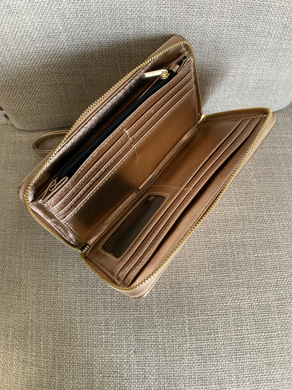 Steve Madden Rose Gold Embossed Logo Wristlet - Picture 5 of 6